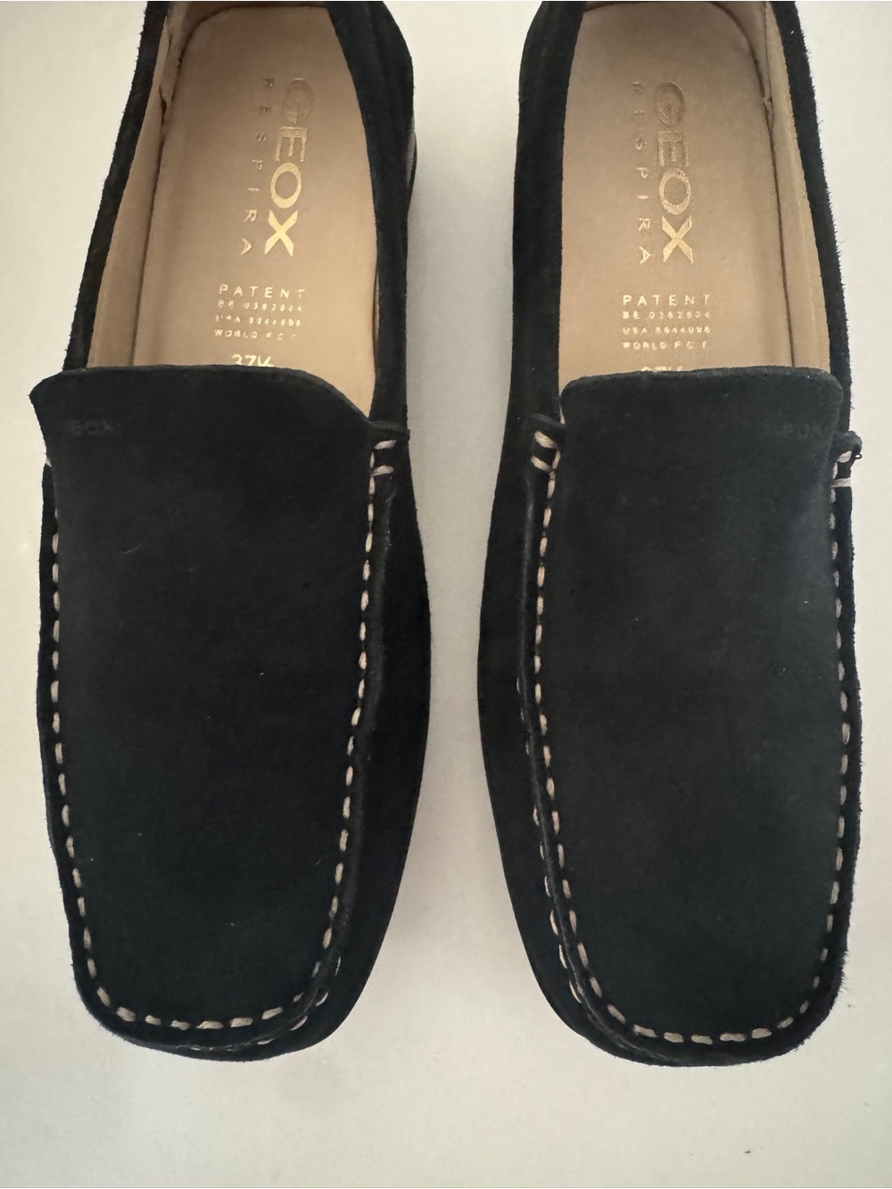 Like New Classic Geox Women’s Black Suede w/Contrast Stitching Driving Loafers
